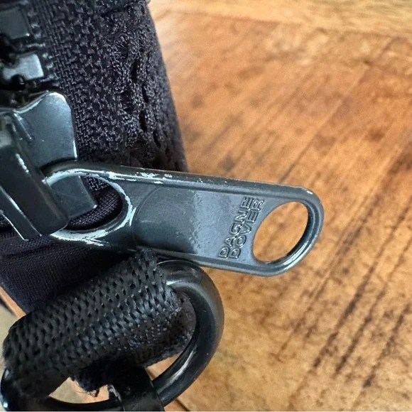 Dagne Dover Mara Neoprene Phone Sling Black EUC - Picture 7 of 7